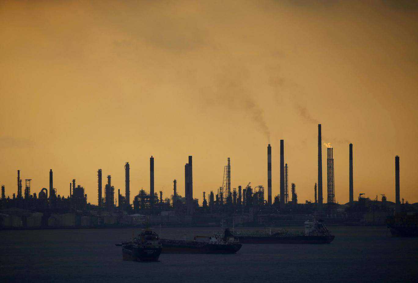 Singapore uncovers large oil heist at Shell's biggest refinery