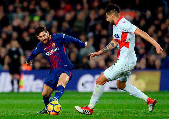 Messi strikes late to down tough Alaves