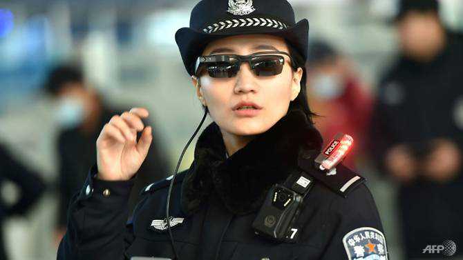 Chinese police don high-tech glasses to nab suspects