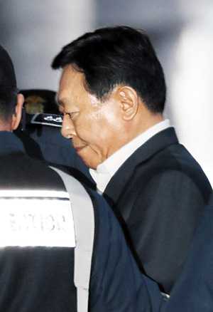 Lotte in Shock After Chairman Is Jailed