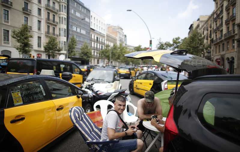 Spain taxi drivers block streets as protest over ride-hailing services continues