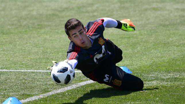 Chelsea sign Spanish goalkeeper Kepa for world record fee