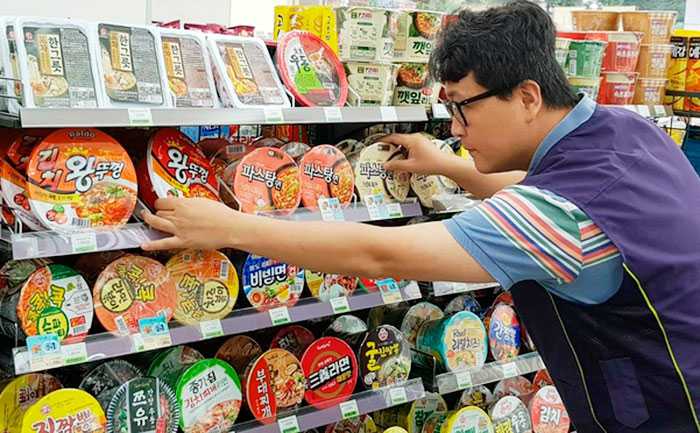 Rise of Single-Person Households Boosts Sales of Cup Noodles