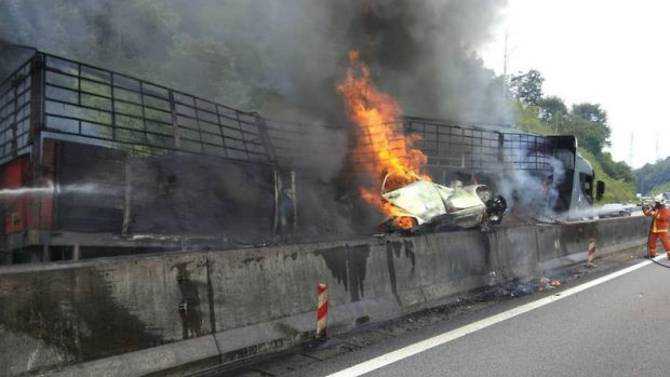 5 family members burnt to death in Perak accident along North-South Expressway