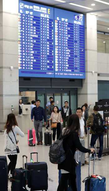 Koreans Spend Record Sums Abroad