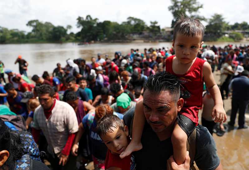 Trump sends 5,200 troops to Mexico border as caravan advances
