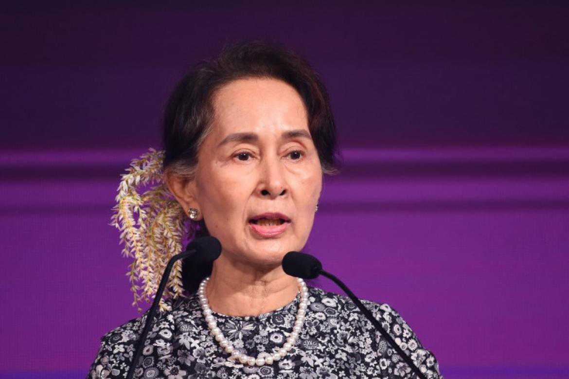 Aung San Suu Kyi beckons investors to Myanmar despite troubles