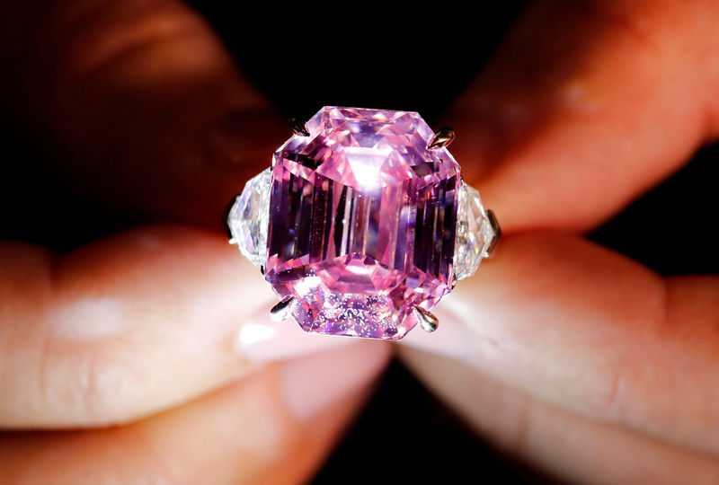 ‘Pink Legacy’ diamond sells at auction for record $50 mil.