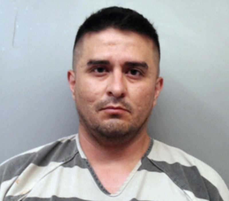 U.S. border agent indicted in 4 murders