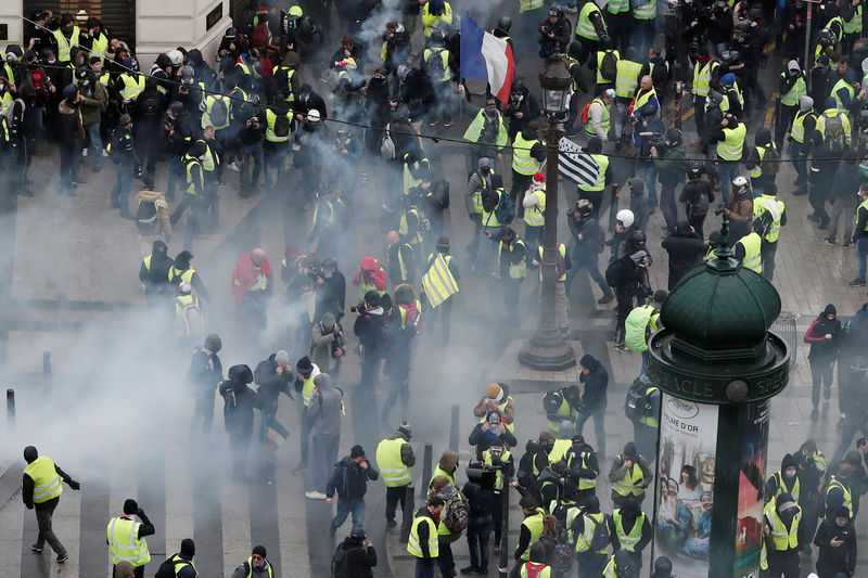 French police clash with ‘yellow vest’ protesters on Champs Elysees