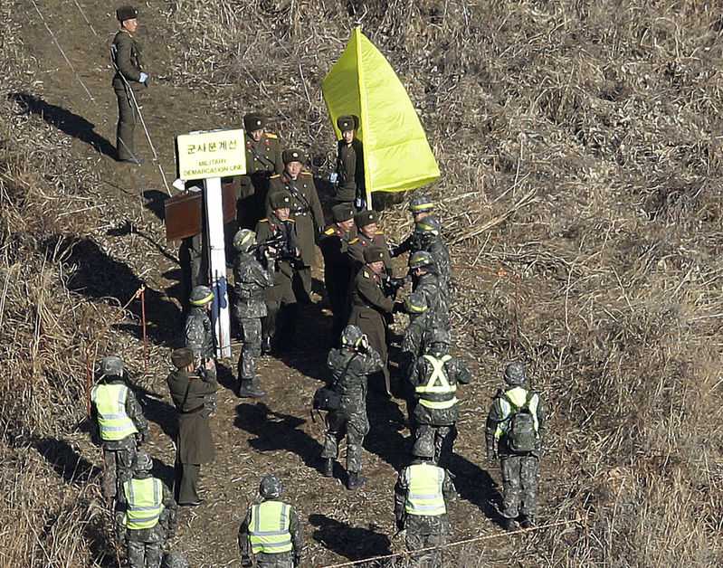 Korean border troops check demolition of guard posts
