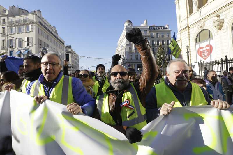 France to rush through tax cuts for ‘yellow vests’