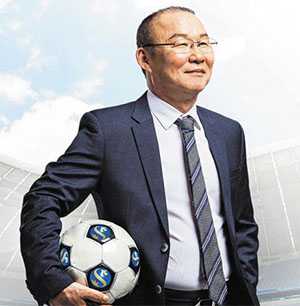 Shinhan Bank Basks in Halo of Vietnam Team's Korean Coach