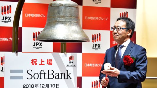 SoftBank mobile unit marks Japan's largest-ever IPO, but sinks more than 14 percent