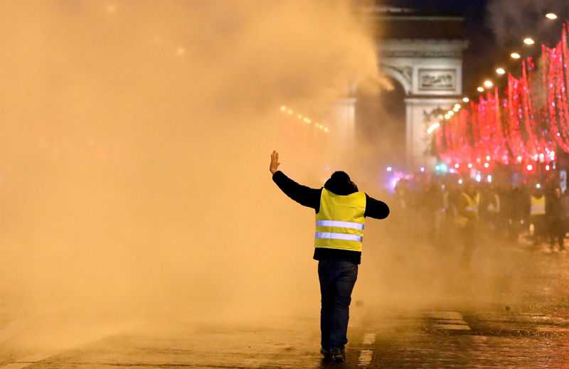 Respite in Paris as fewer protesters take to streets