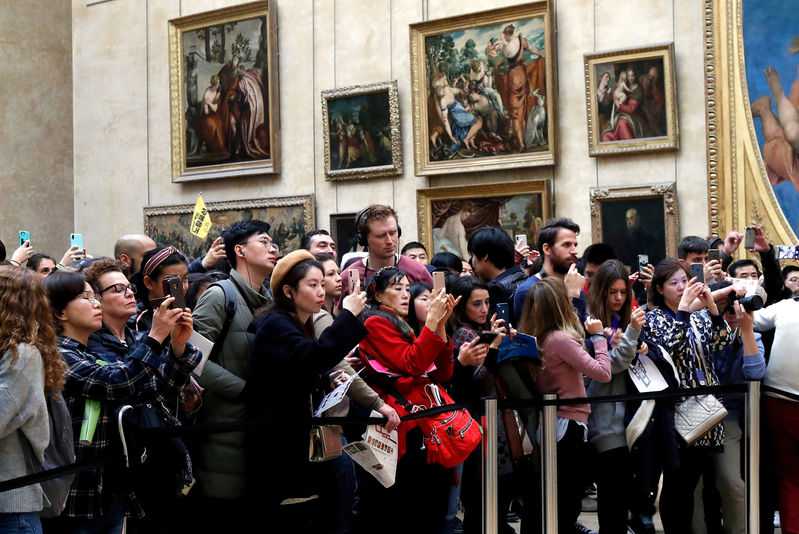 Louvre museum breaks visitor record in 2018