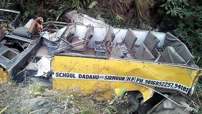 6 schoolchildren, driver killed in India bus crash