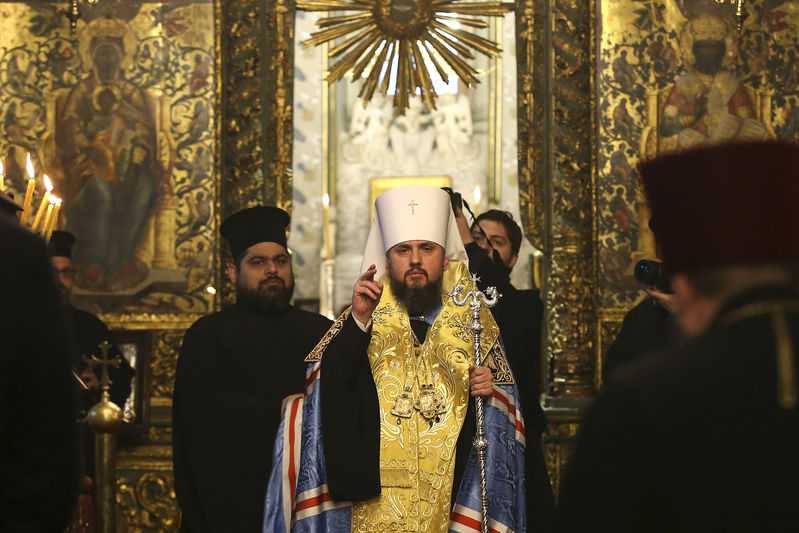 Ukraine church formalizes split from Russia, forces clerics to take sides