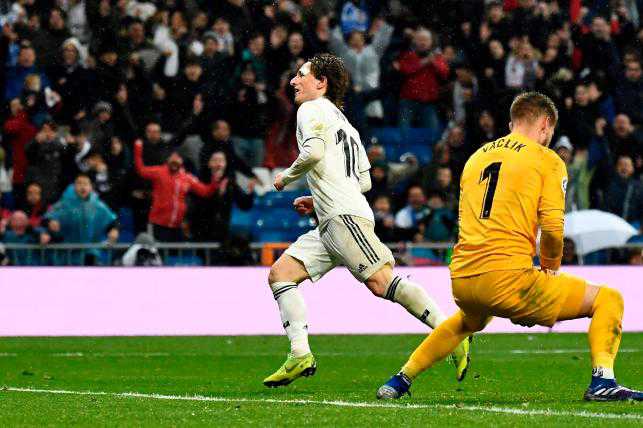 Casemiro, Modric goals secure Real win