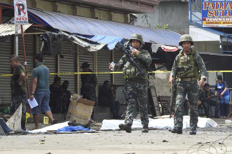 8 dead as Philippine troops battle militants