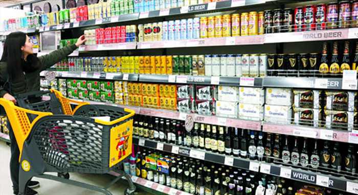 Beer Drinkers Turn to Foreign Brands, Wine