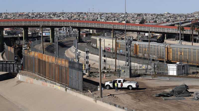Lawmakers reach deal on border wall funding