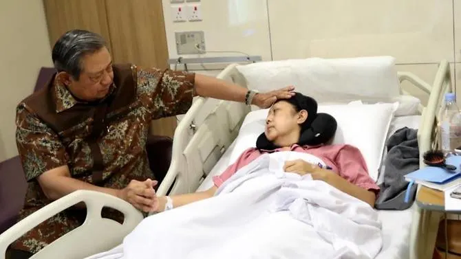 Former Indonesian first lady Ani Yudhoyono treated for blood cancer in Singapore