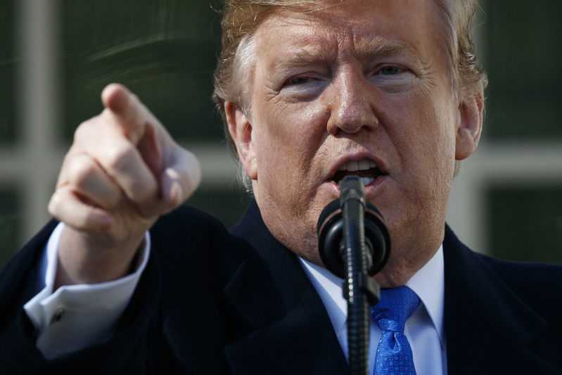Trump tests presidential power, declares emergency at border