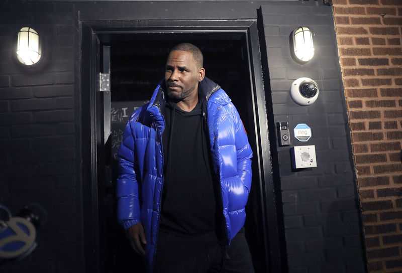 Singer R. Kelly due in court to face sex abuse charges
