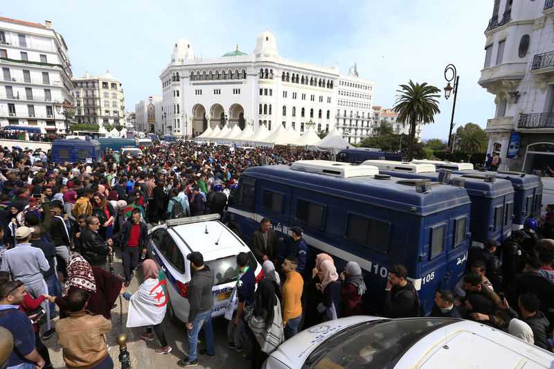 Algeria army chief evokes war amid protests