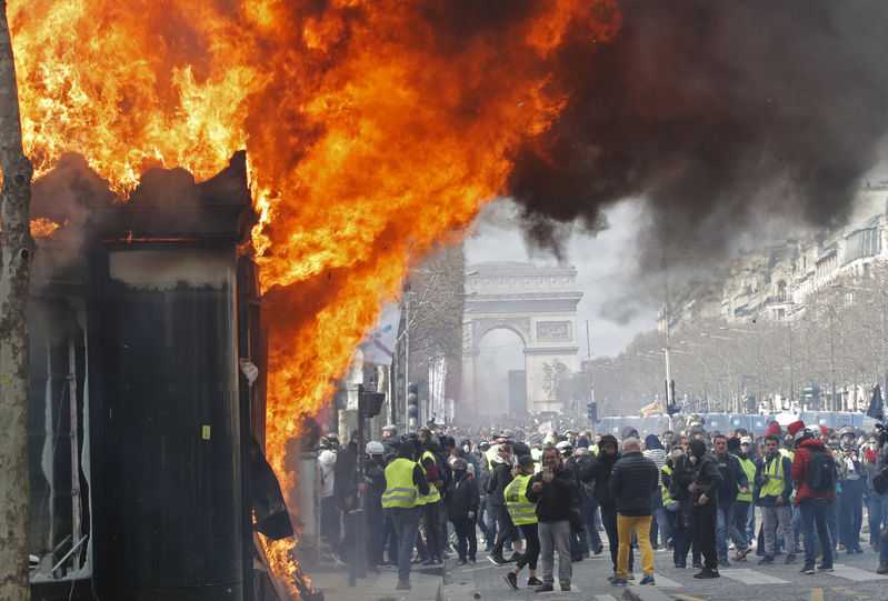 Violence flares up as yellow vestprotests enter 4th month in France