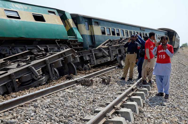 Four killed in attack on Pakistan train