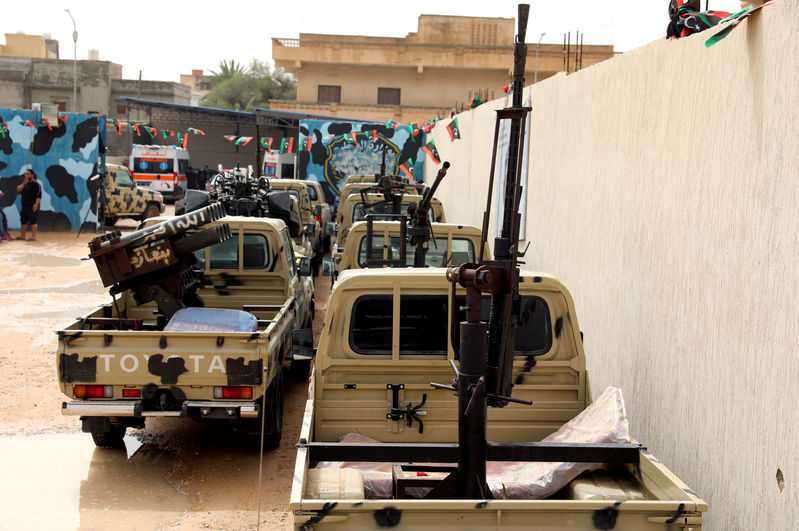 East Libyan troops close in on Tripoli