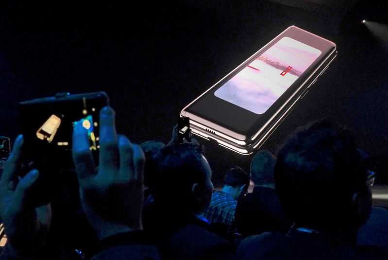 Samsung delays launch of Galaxy Fold