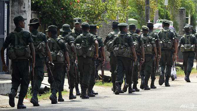 Sri Lanka troops join hunt for bomb attack suspects