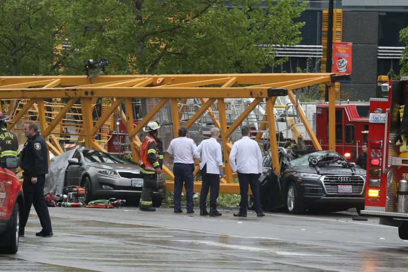 4 die after construction crane crushes cars in Seattle