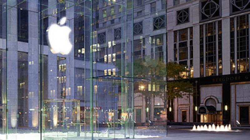 Apple's upbeat forecast pushes market value back toward USD 1 trillion