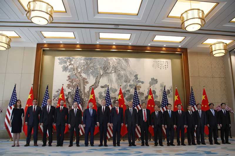 Chinese team heads to U.S. to salvage deadlocked deal
