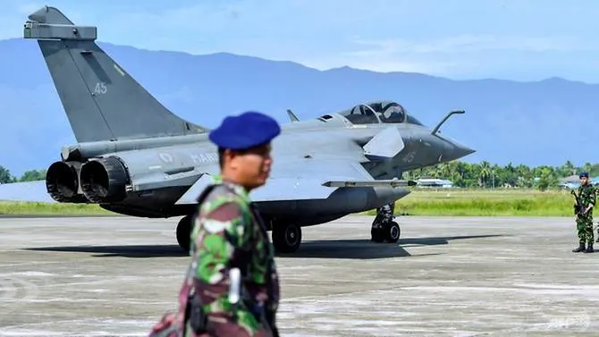 French fighter jets make emergency landing in Indonesia