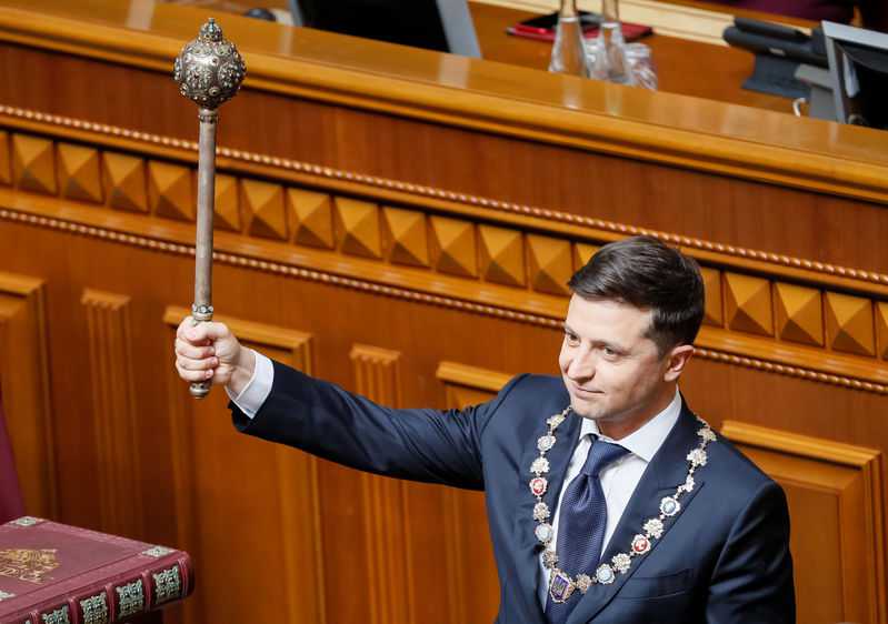 New Ukraine president sworn in