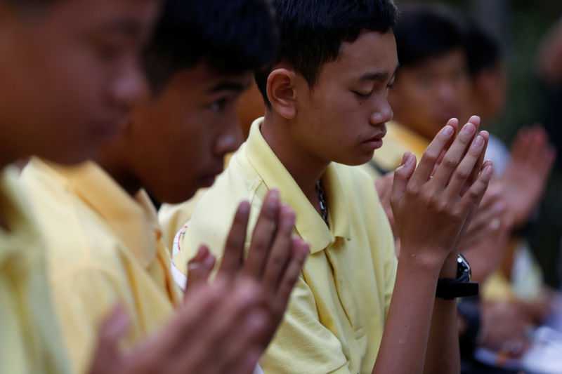 Thailand’s rescued ‘cave boys’ honor diver who died helping to save them