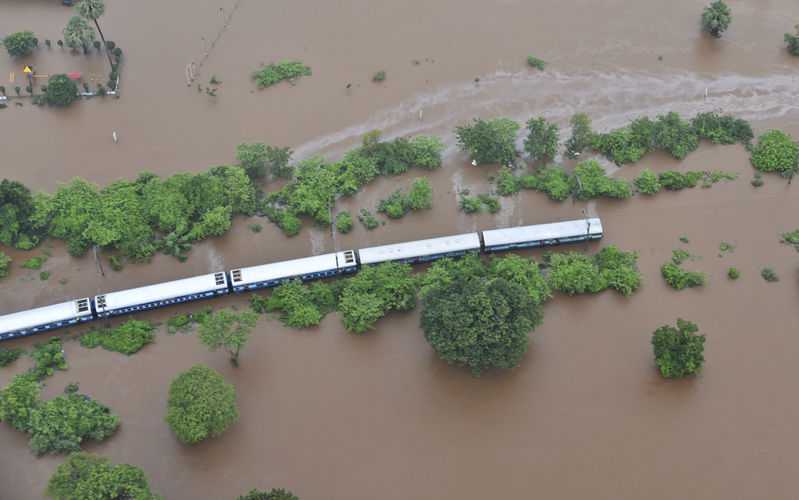 Rescuers evacuate 700 from flooded India train