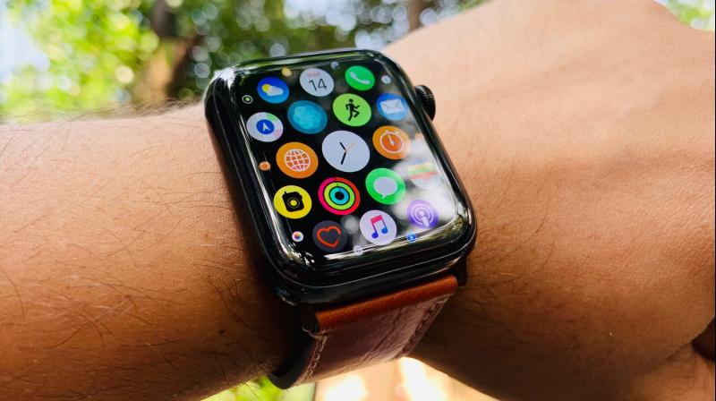 Apple Watch owners may find cracked screens; free fix available