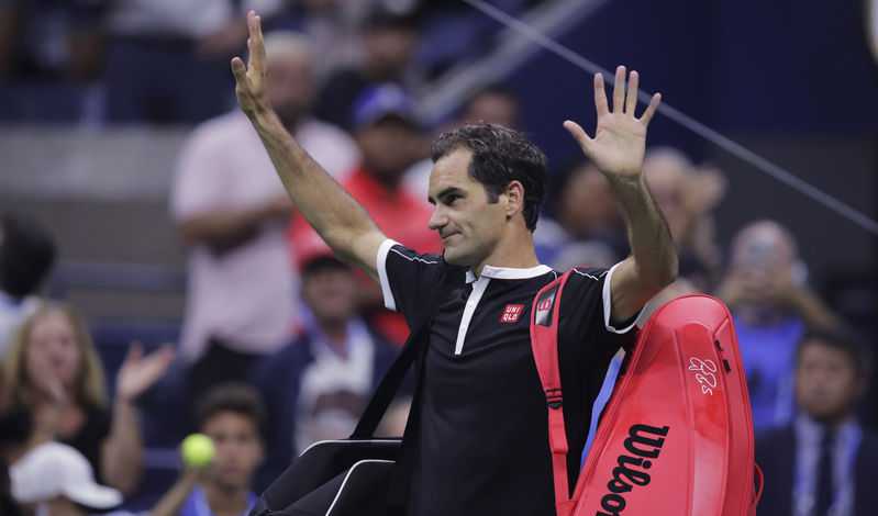 Ailing Federer shuffled out of U.S. Open