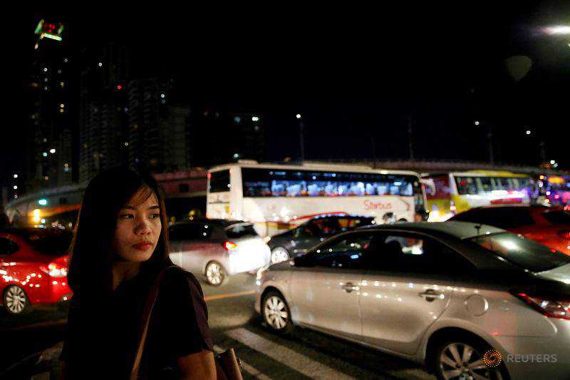 Patients die as Manila traffic jams block ambulances