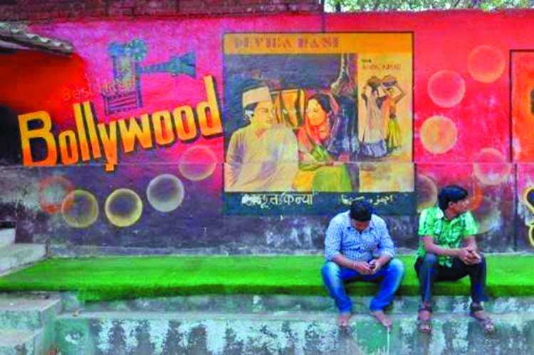 Booming Bollywood comes home for 'Oscars' 20th edition