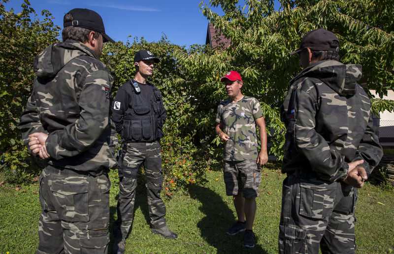 Slovenian vigilantes patrol borders to keep out migrants