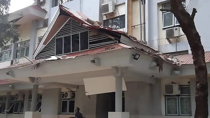 At least one dead after strong quake rocks eastern Indonesia