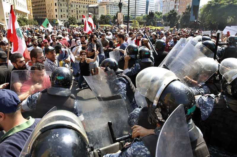 Protests in Beirut over worsening fiscal crisis