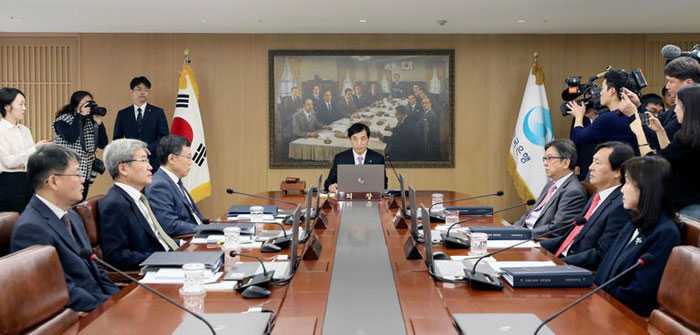 IMF Slashes Korea's Economic Growth Projection